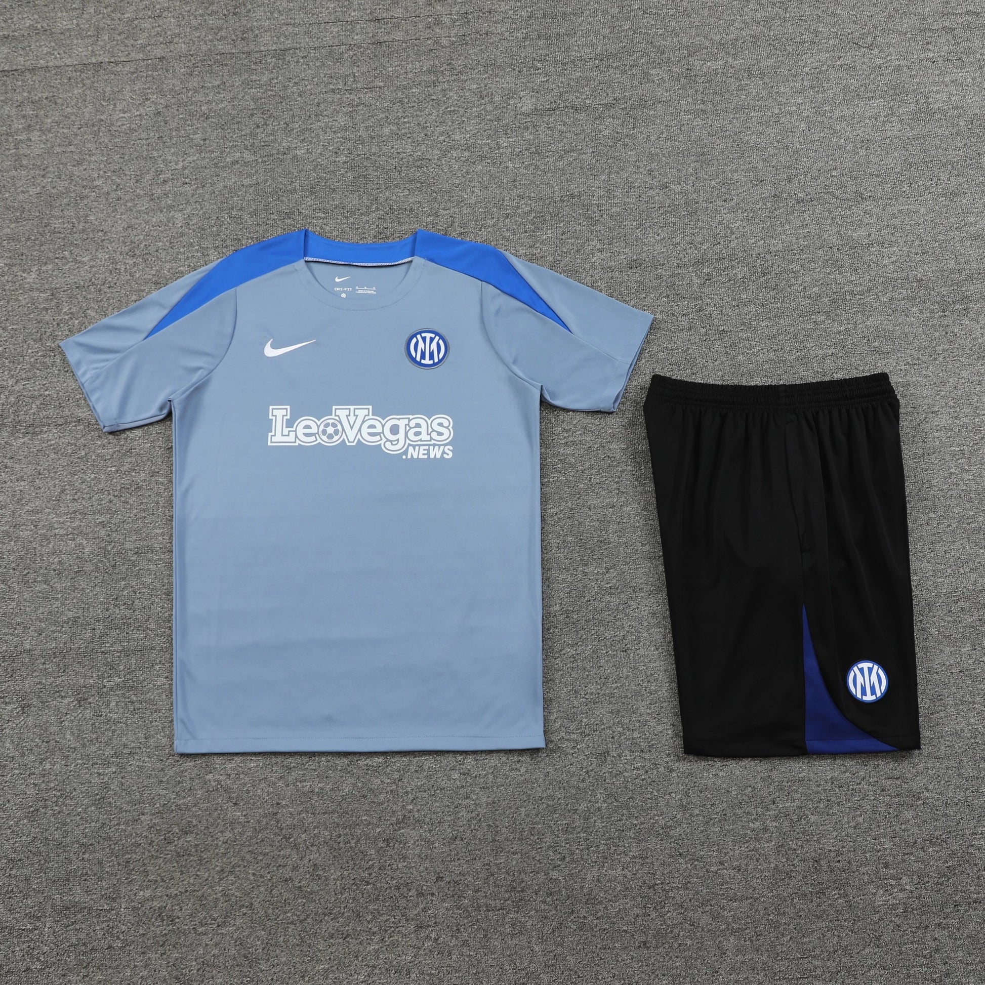 Ensemble Inter bleu clair + Ensemble débardeur